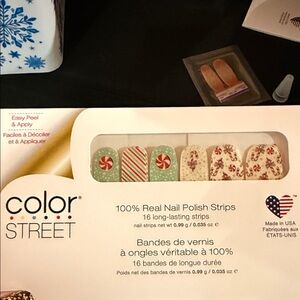 Color Street PEPPERMINT PLEASE Peppermint and Snowflake Nail Strips